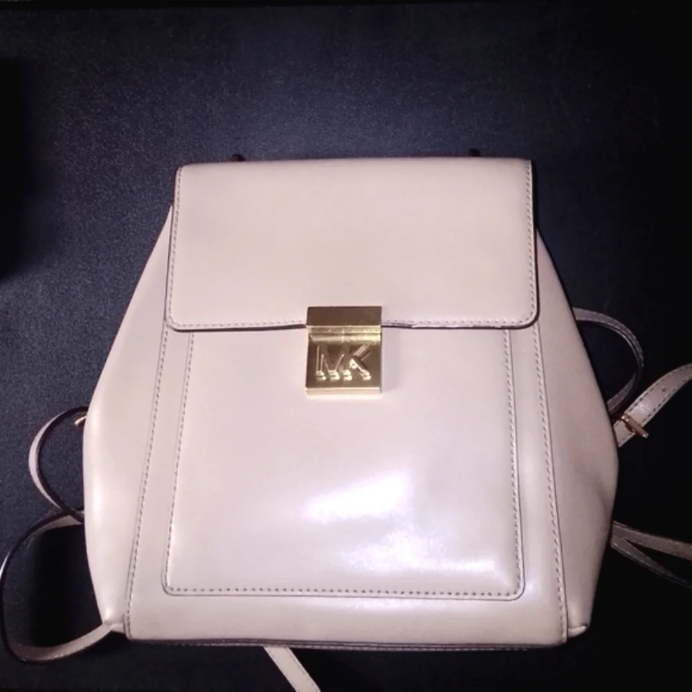 Michael Kors backpack Mindy brand new with tags NWT Michael Kors Mindy MD Backpack Leather | Mercari main image 3